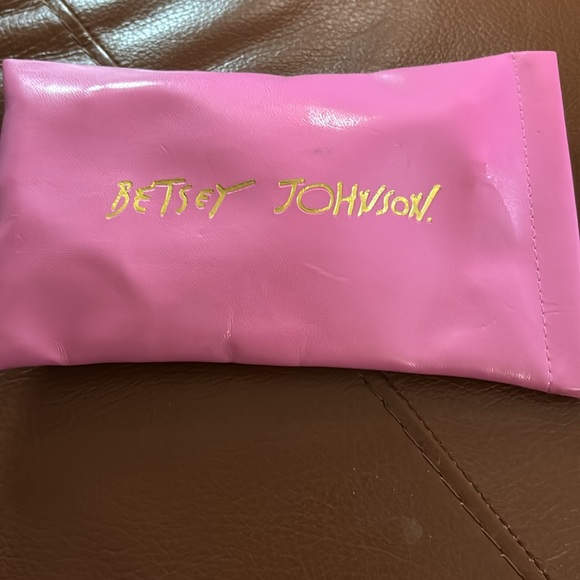 Betsey Johnson black heart sunglasses 🖤 - Picture 7 of 7